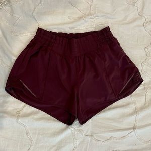 Lululemon Hotty Hot Short High Rise 2.5” Size 6